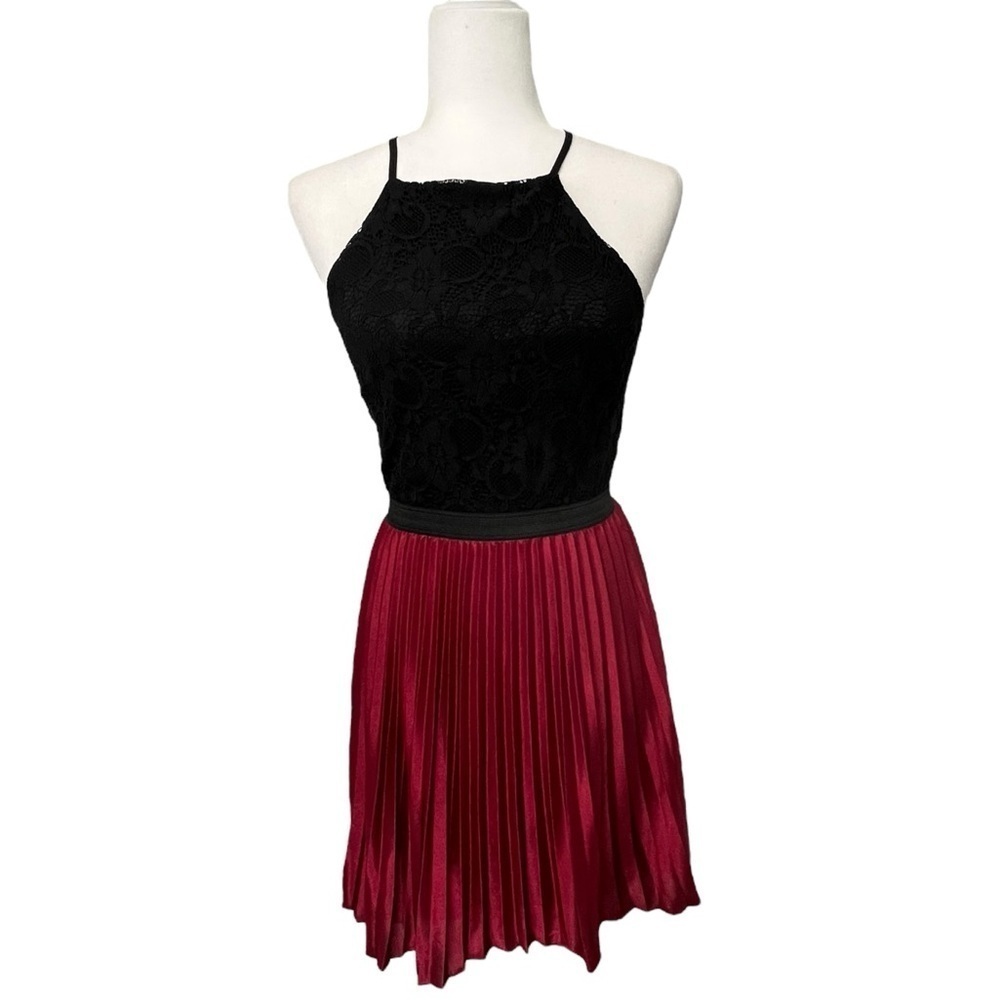 Lots of Love by Speechless Black & Red Pleated Dress - Size Small